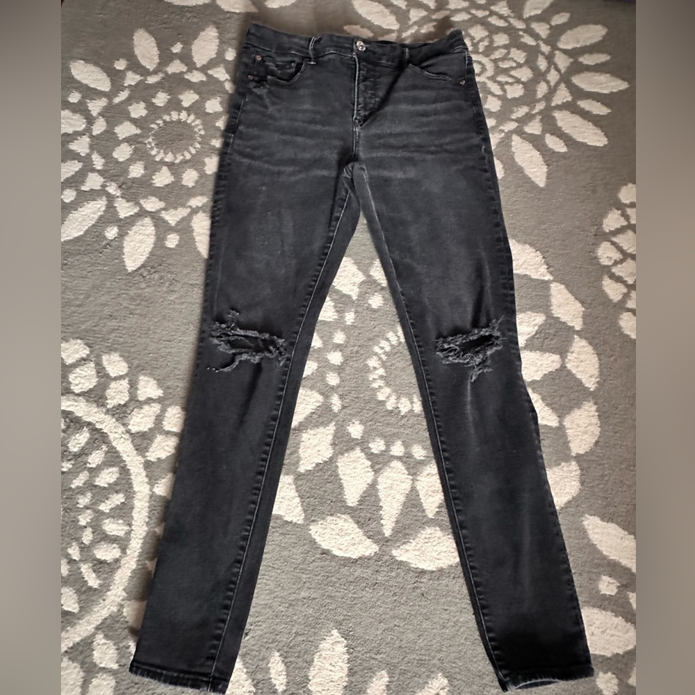 american eagle womens x-long black ripped jeans!